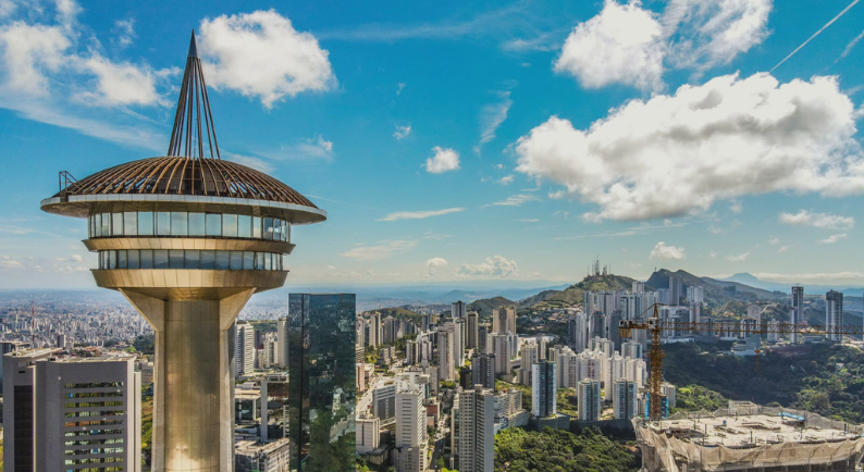 Vista da Torre Alta Vila e dos prédios de Nova Lima ao fundo
